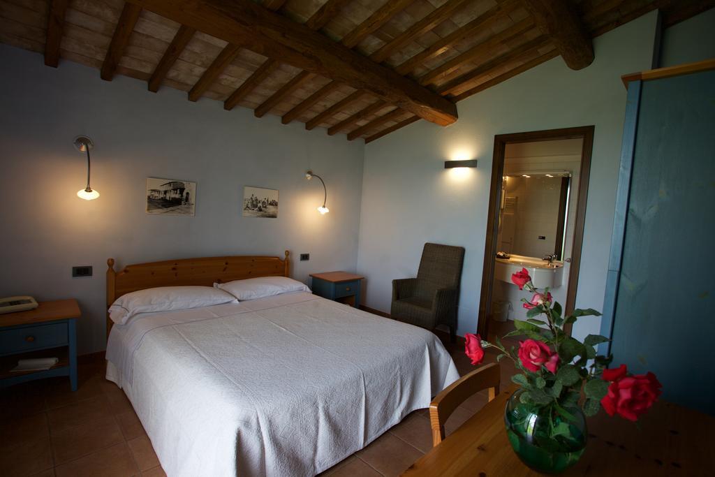 Bio Agriturismo Il Torrione Сатурния Номер фото